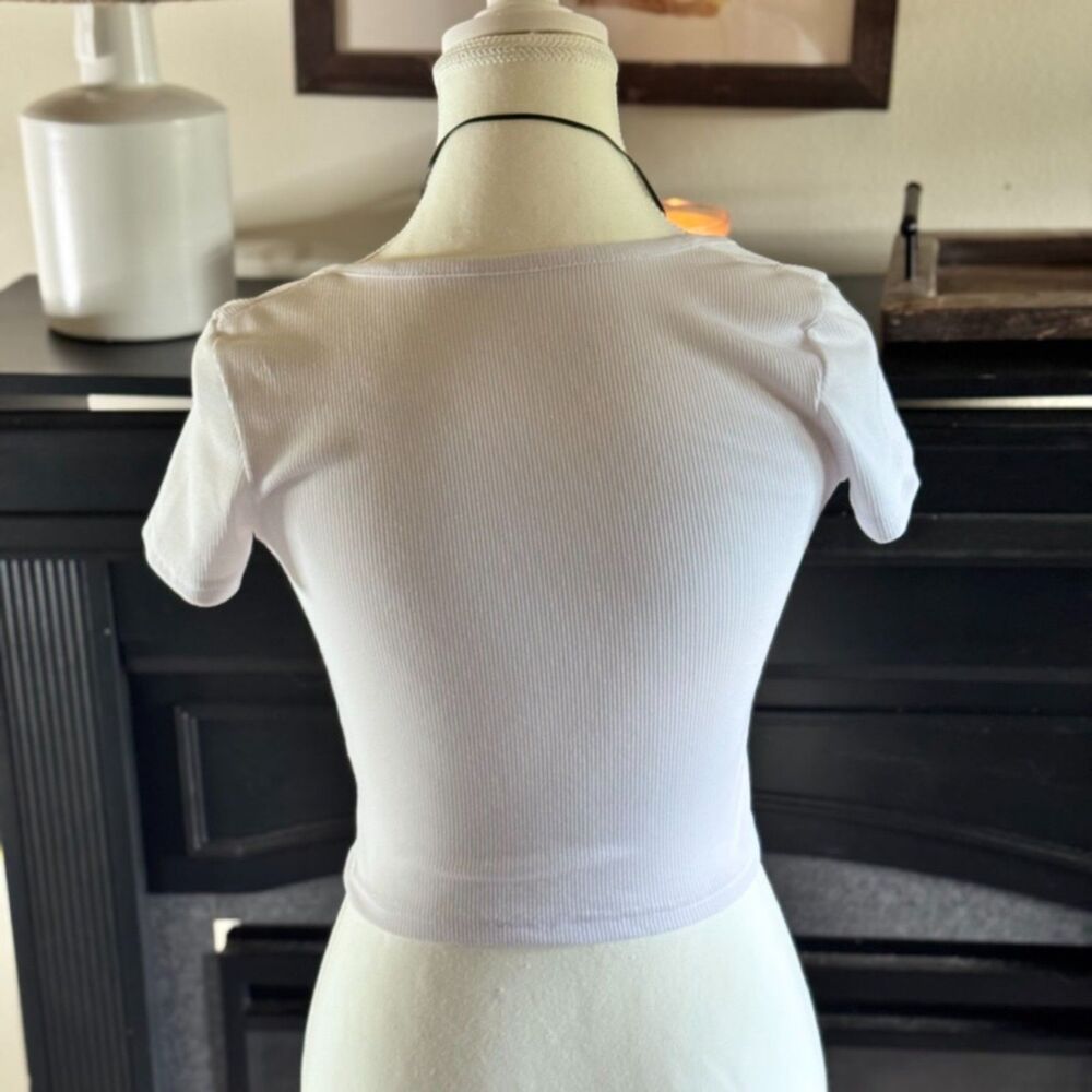 White Ribbed Snap Button Crop Top Small - Picture 2 of 4